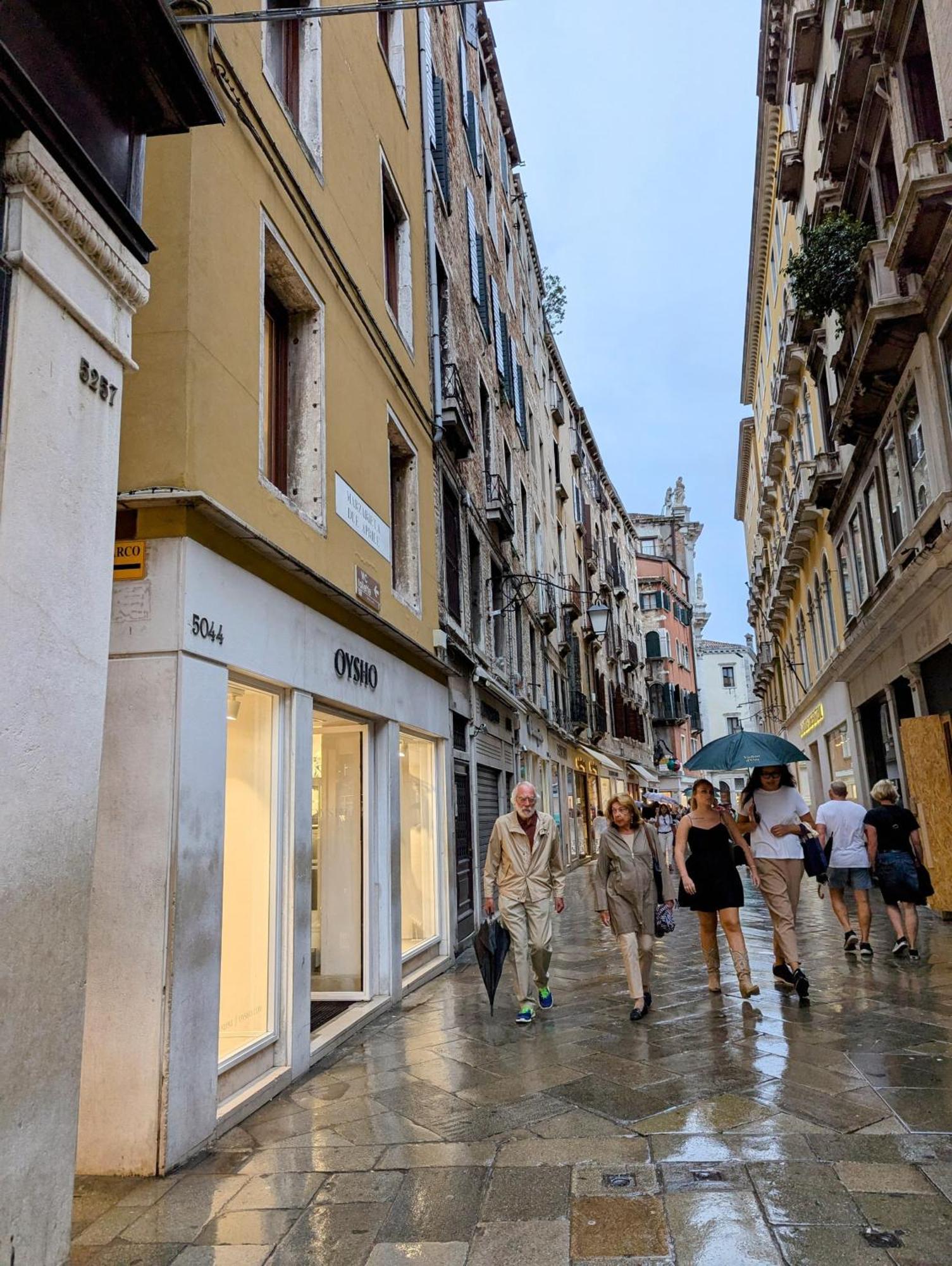 Ca Rialto Apartments Venesia Bagian luar foto